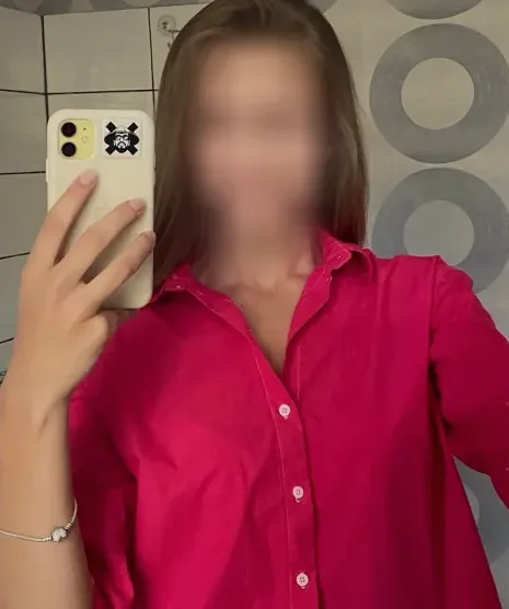 Leonie, 27
