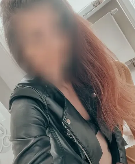 Leonie, 24