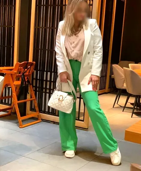 Nadine, 38