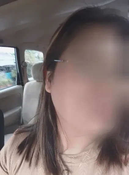 Viktoria, 33